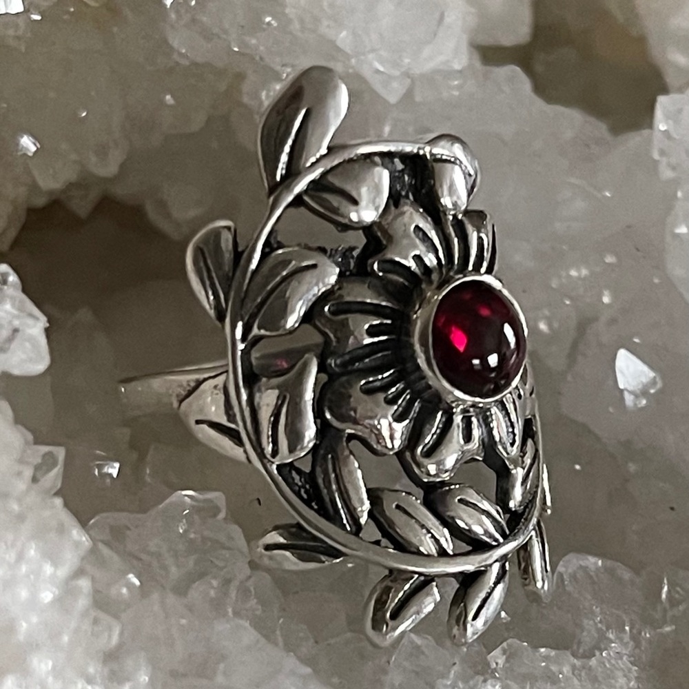 NEW ✨⭐️✨Garnet Sterling Silver Ring